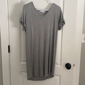 Grey T-short dress with a V-neck cutout
